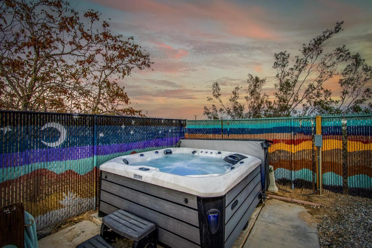 Sapphire Haven + Casita! Pool + + Movie Theatre + 10 Min To Monument! Holiday home Joshua Tree