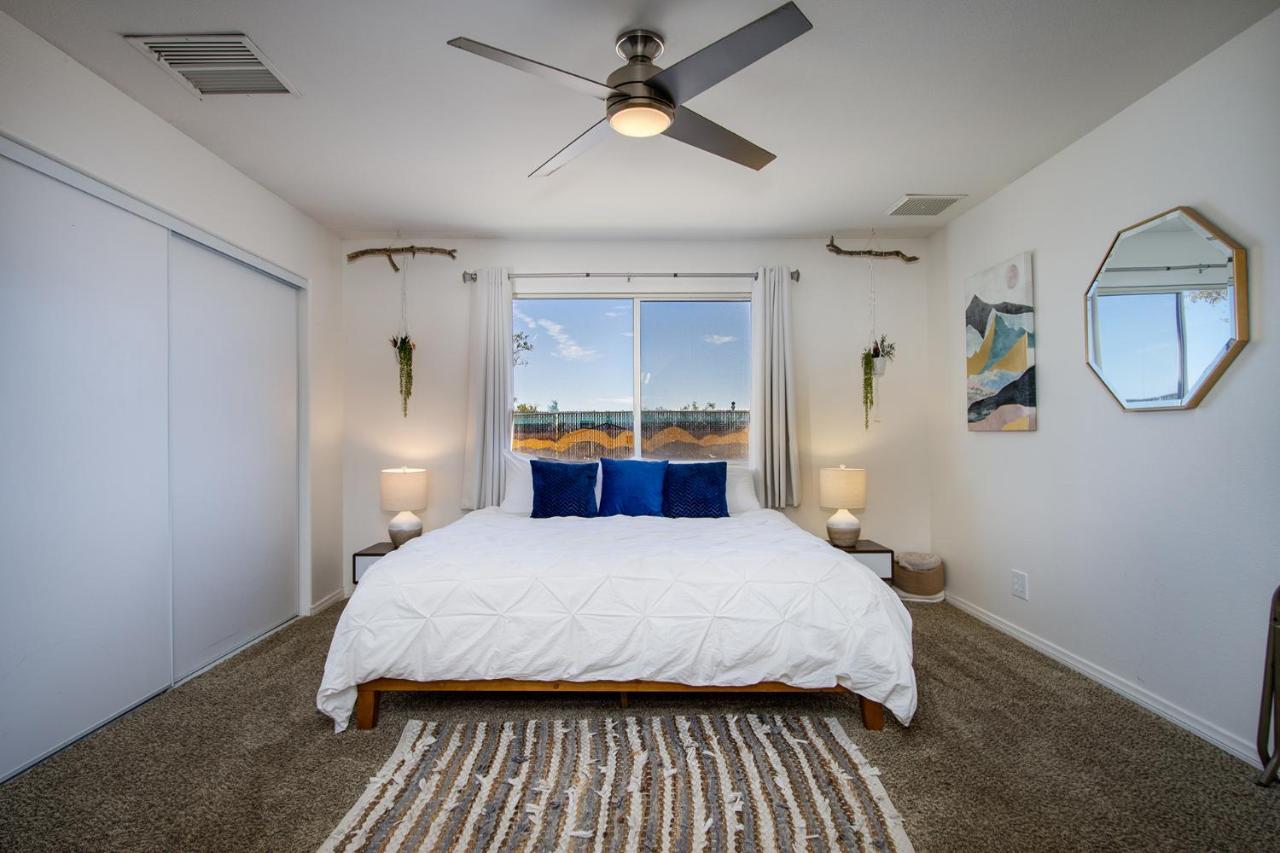 Sapphire Haven + Casita! Pool + + Movie Theatre + 10 Min To Monument! Holiday home