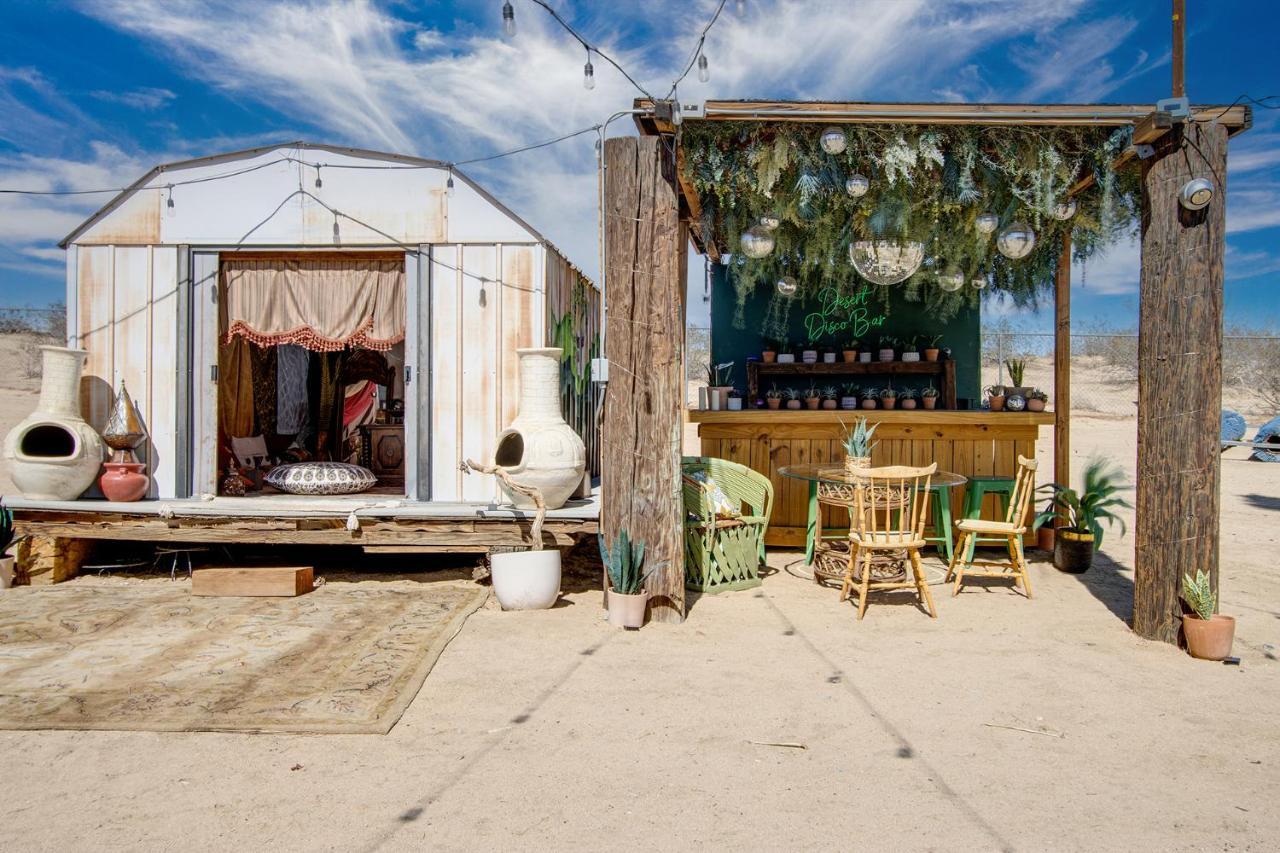 Sapphire Haven + Casita! Pool + + Movie Theatre + 10 Min To Monument! * Joshua Tree