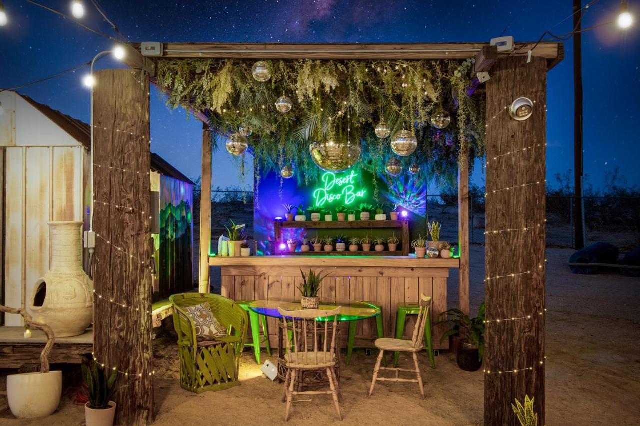 Sapphire Haven + Casita! Pool + + Movie Theatre + 10 Min To Monument! * Joshua Tree