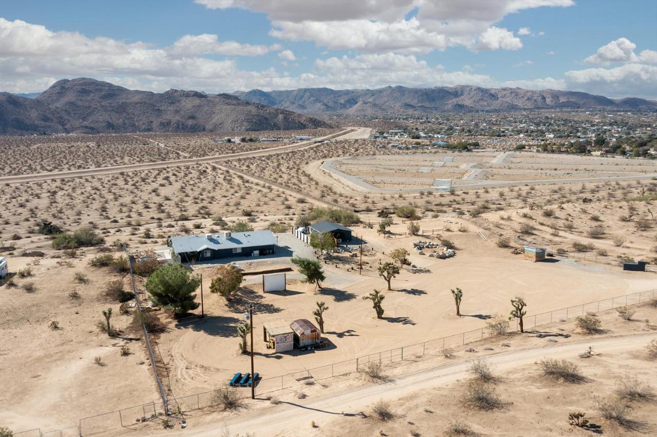 Sapphire Haven + Casita! Pool + + Movie Theatre + 10 Min To Monument! Holiday home *