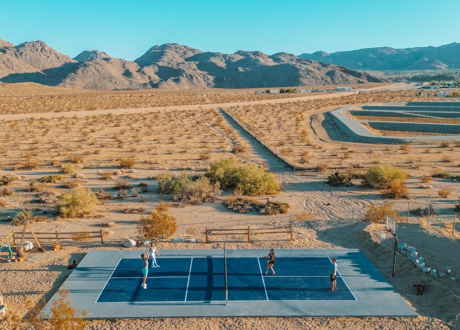 Sapphire Haven + Casita! Pool + + Movie Theatre + 10 Min To Monument! Holiday home Joshua Tree