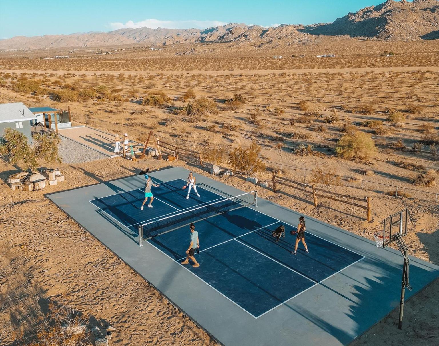 Sapphire Haven + Casita! Pool + + Movie Theatre + 10 Min To Monument! Holiday home *