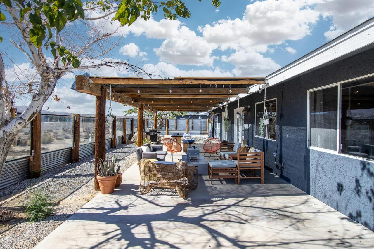 Sapphire Haven + Casita! Pool + + Movie Theatre + 10 Min To Monument! Holiday home Joshua Tree
