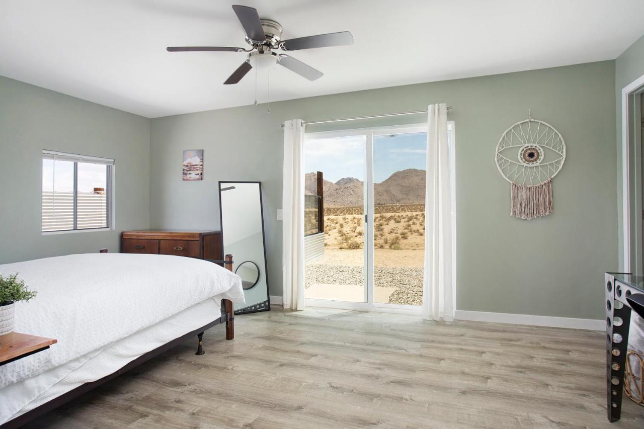Sapphire Haven + Casita! Pool + + Movie Theatre + 10 Min To Monument! Joshua Tree