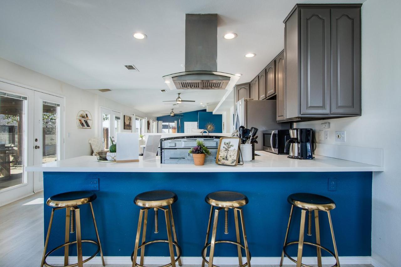Sapphire Haven + Casita! Pool + + Movie Theatre + 10 Min To Monument! Joshua Tree